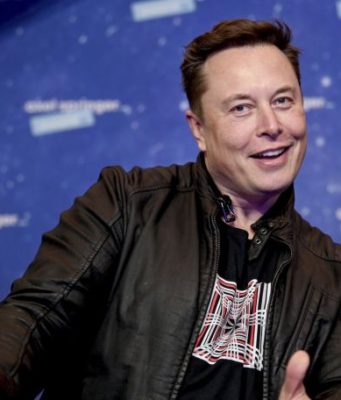 Elon Musk îl depășește pe Jeff Bezos și devine cel mai bogat om din lume Elon Musk